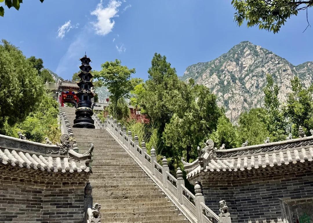 小小嵩山登山攻略景区：嵩山分太室山和少室山（有索道）太室山多攀登徒步为主，登