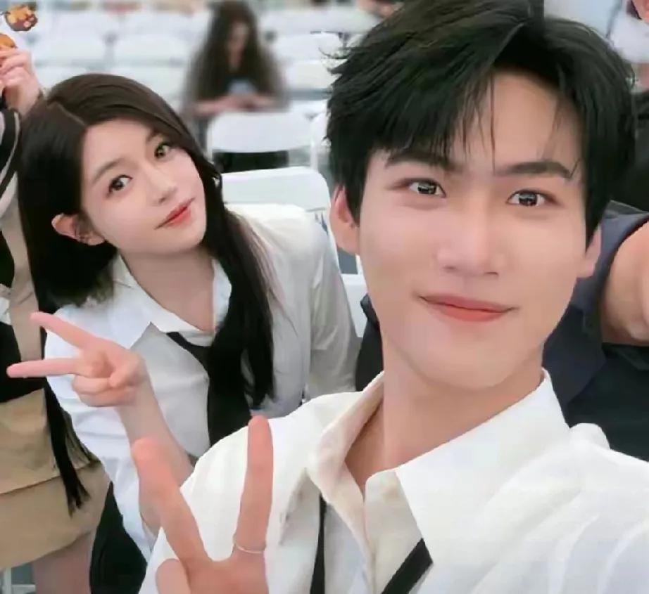 离婚9个月后，42岁陈妍希凭《狙击蝴蝶》惊艳回归，刘诗诗、谢霆锋等半个娱乐圈为她