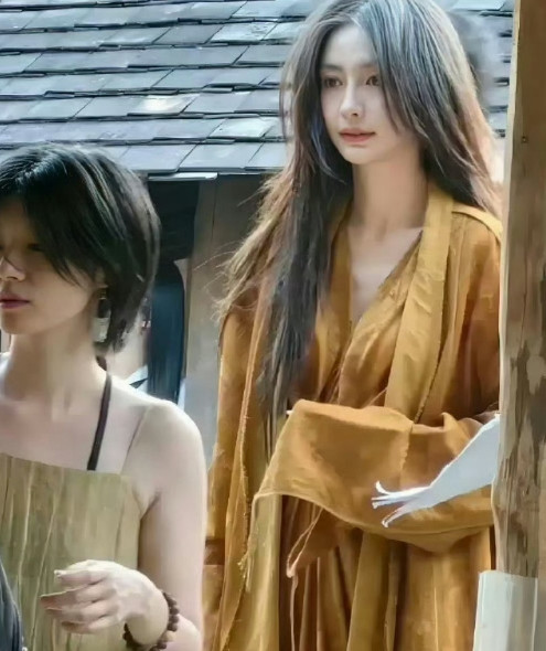 杨颖不化妆的样子，甚至比化妆时更美。