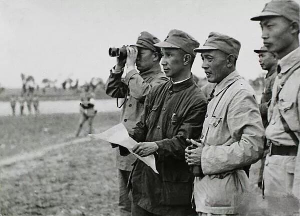 粟裕一生受过6次重伤。1930年，粟裕在赣南作战，被一发迫击炮弹炸倒。当时他血流