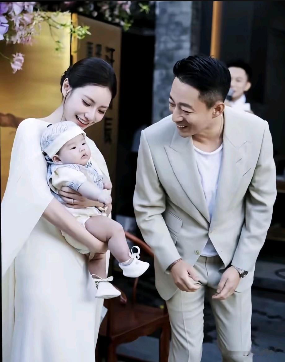 从全网争议到人生赢家！汪小菲的逆袭，藏在百日宴的笑容里6月6日，汪小菲与妻