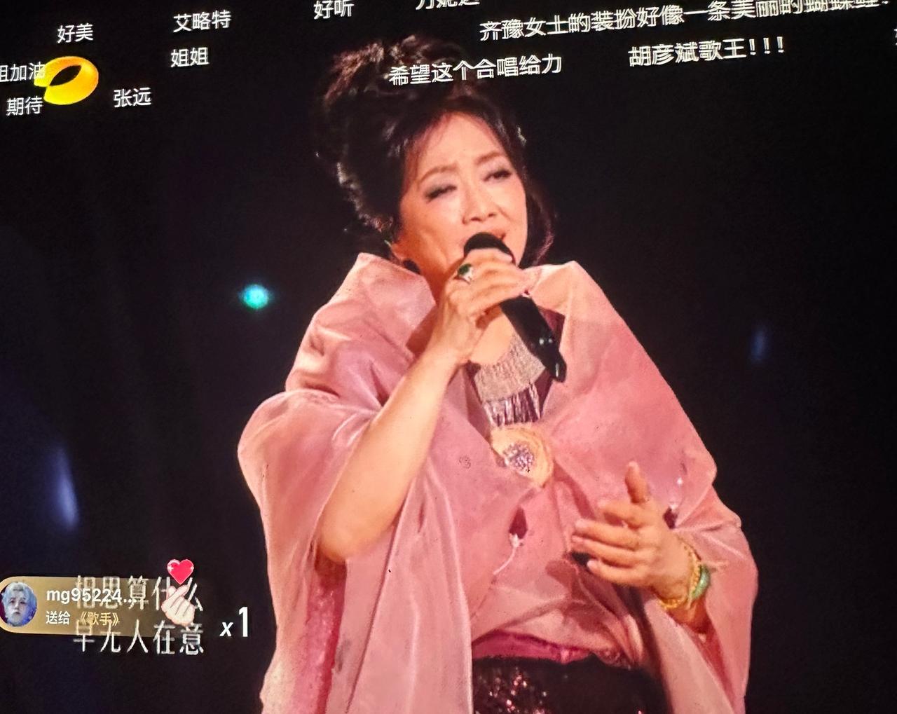 大姐就是大姐！毛阿敏齐豫同台，开口就是天花板！今晚歌手毛阿敏那段开场独白，网友