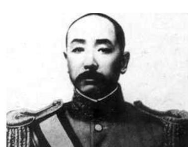 1891年，16岁的张作霖落难乞讨，孙寡妇看中了他，解开衣扣，掏出一块腰牌给