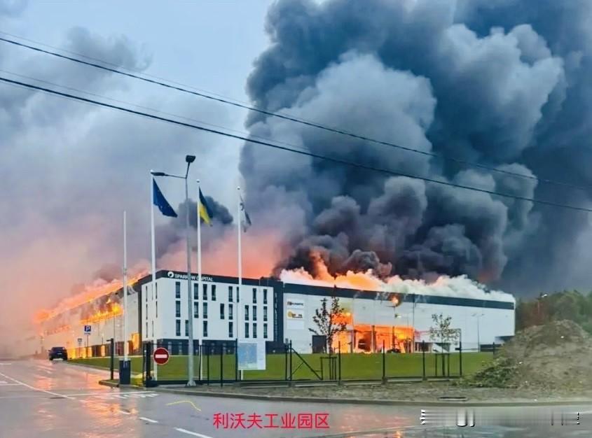 【乌克兰又遭俄军集群式打击】乌克兰媒体5日报道，5日凌晨，俄军约20枚