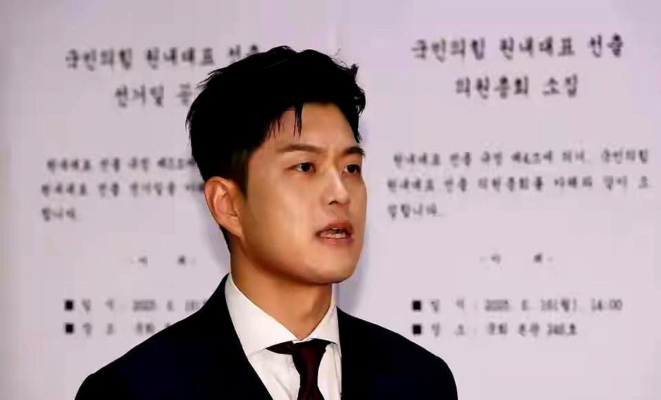 韩国政坛大戏：党内大佬硬刚亲尹派！韩国政坛炸锅了！国民力