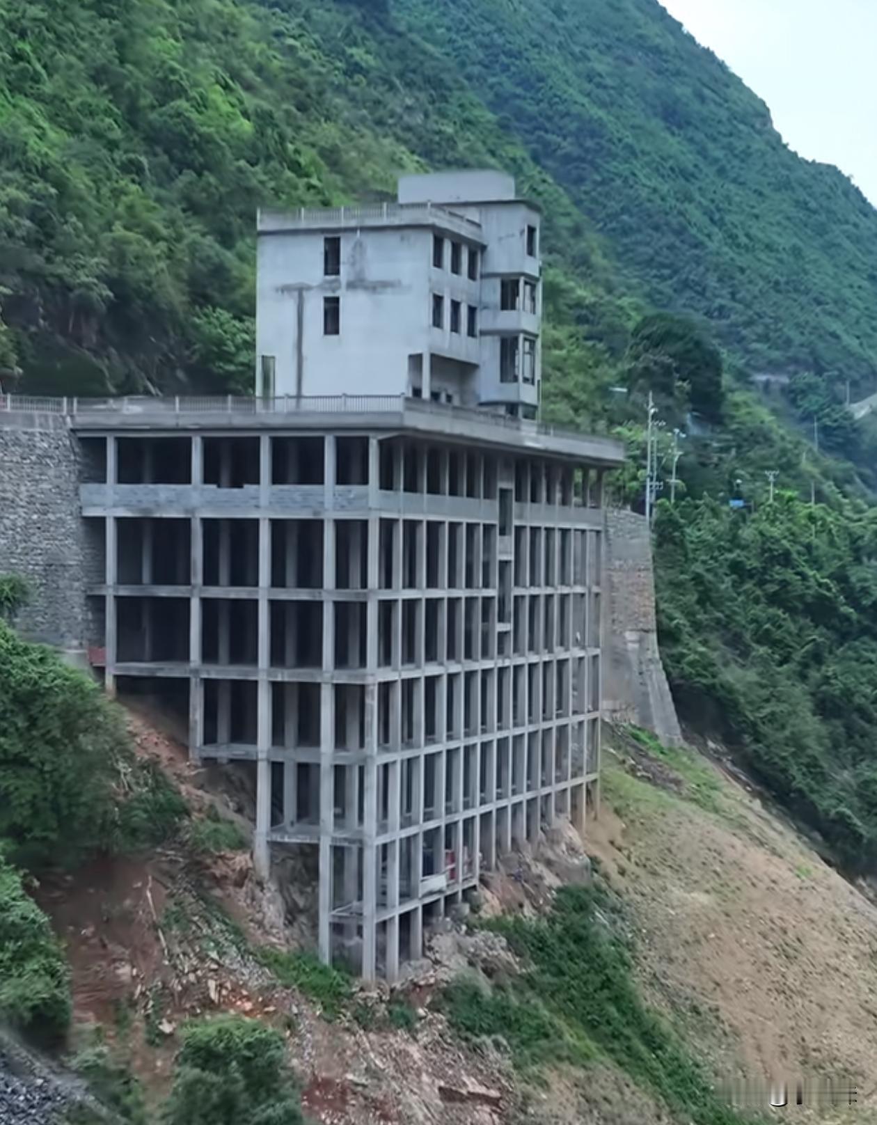 这地基应该比房子还贵吧