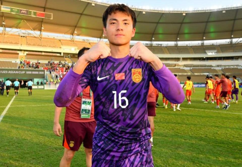 《逆流而上：门将李昊的非凡选择——安逸还是锤炼？》