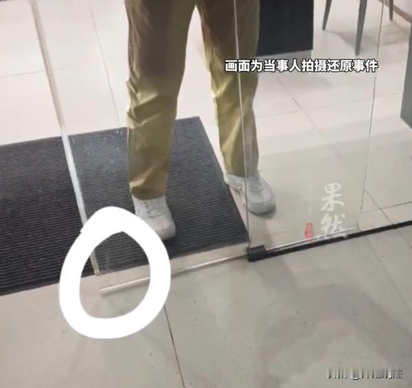 海口，一位网友走进一家汽车销售店，原本跟工作人员已经约定好，前来试驾车辆。但是过