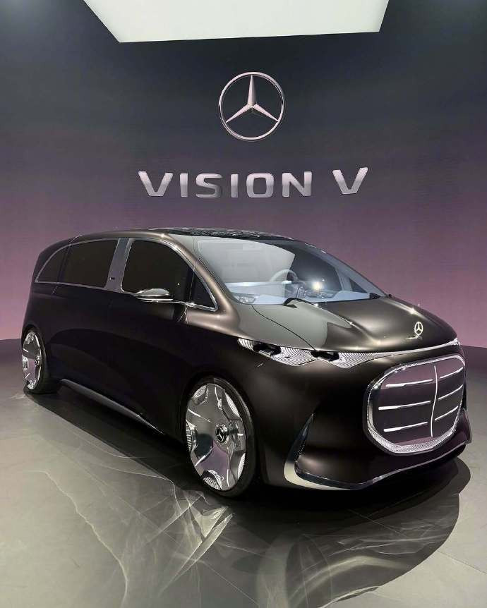 奔驰全新VisionV概念车，造型科幻到有点不真实，整体魔幻感拉满。内饰座