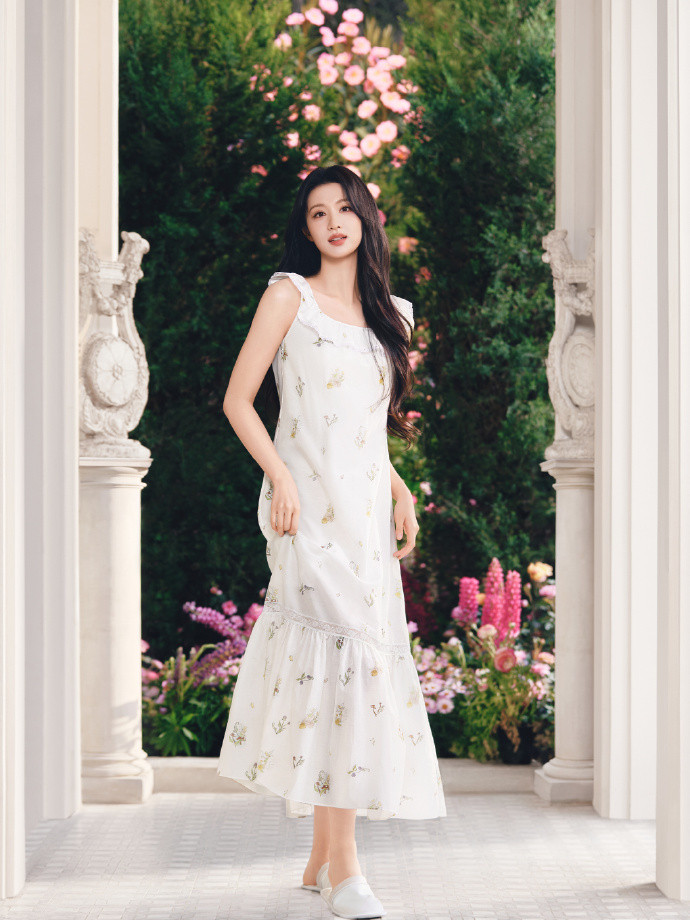 1.王楚然的外形条件好，现在很多古偶本子喜欢溜她，但她经纪人筛本子很厉害，不是熟