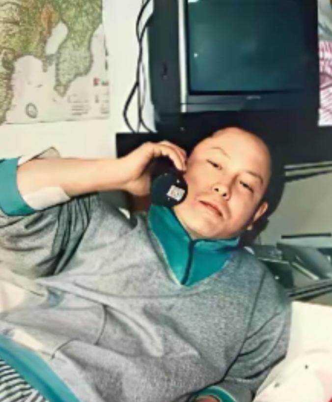 2014年,上海底层男人丁尚彪,在日本打了15年的黑工,把女儿培养成了美国妇产科