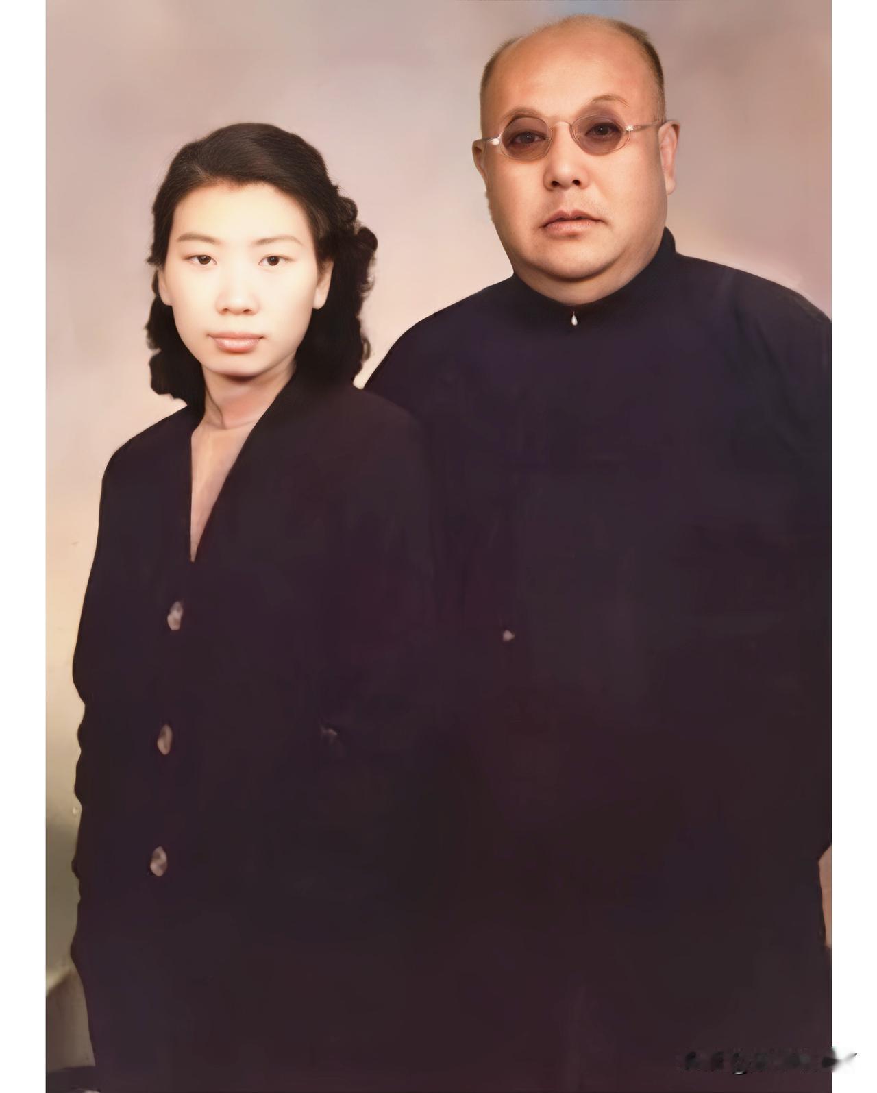 上世纪五十年代，在美国洛杉矶的马鸿逵和他的六姨太赵兰香。这可不是演戏，也而非影视