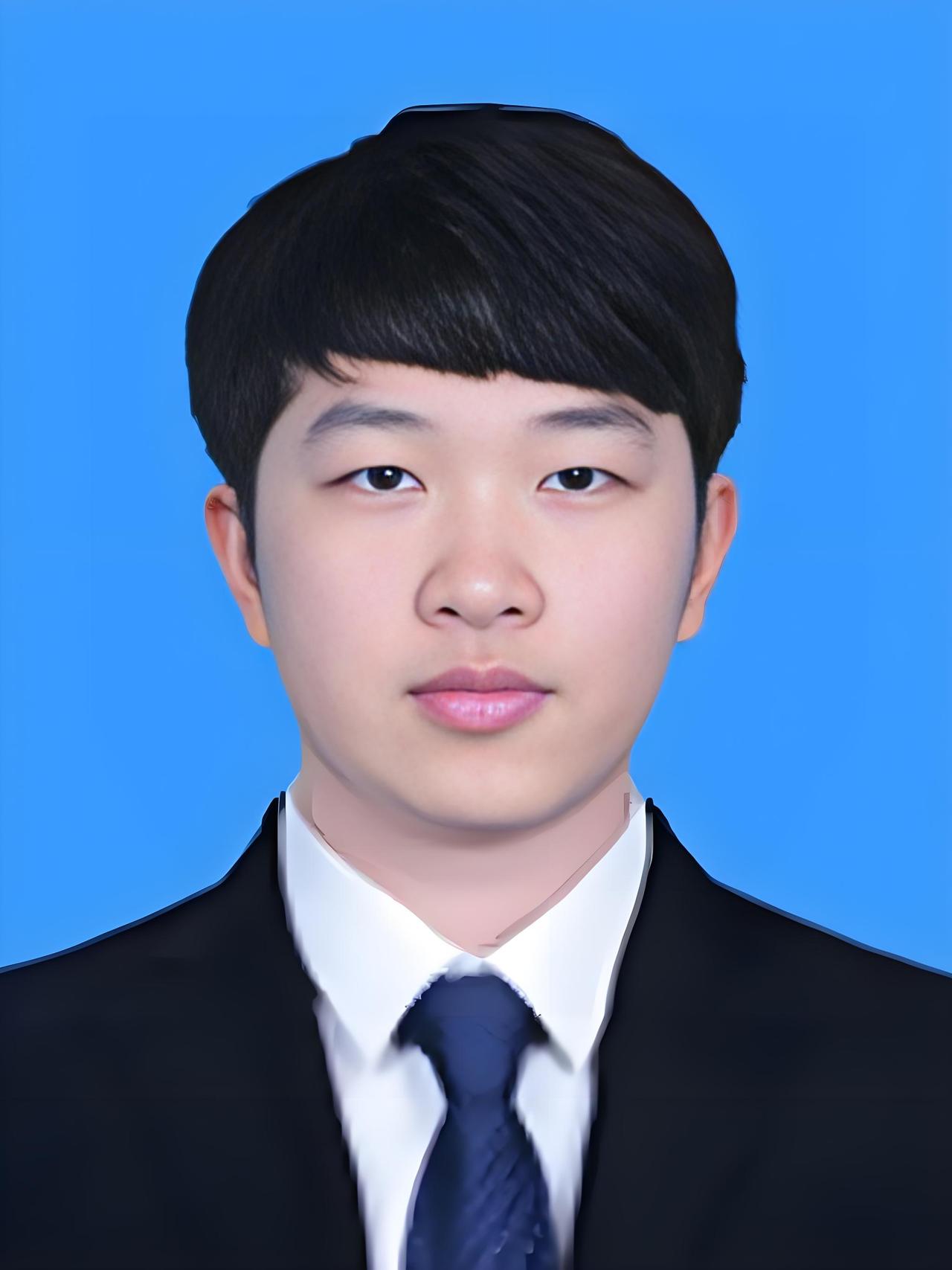 他叫韦仲谋，1994年出生，广西荔浦市人民医院骨科医生在很多人的印象里，9