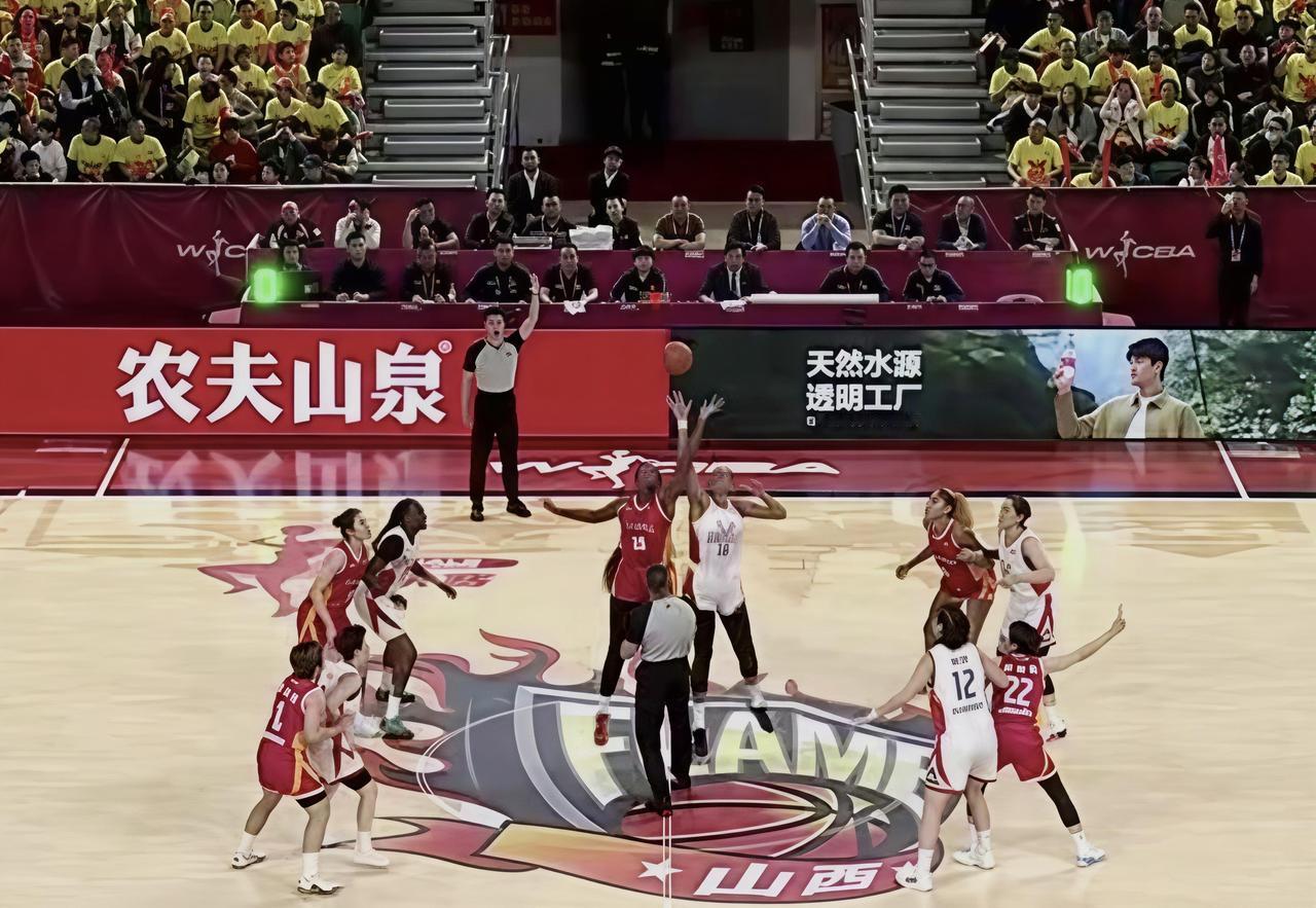 12：11总决赛以来单节最低比分wcba总决赛G3天王山之战第一节比赛刚刚结束，