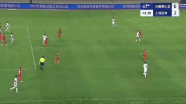 蒯纪闻的球商确实比普通人高一个档次，这跑位是武磊教的吧？一般人在这个位置接到球都