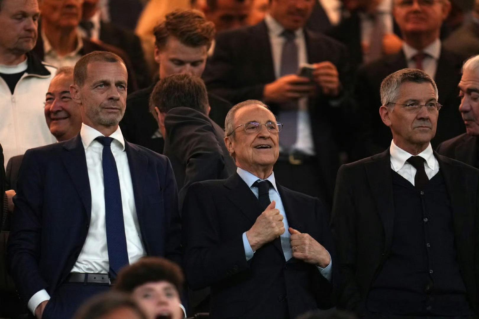 皇马四大皆空！79岁佛爷坦言：两次换帅，两次错误决策欧冠出局后，皇马本赛季再无争