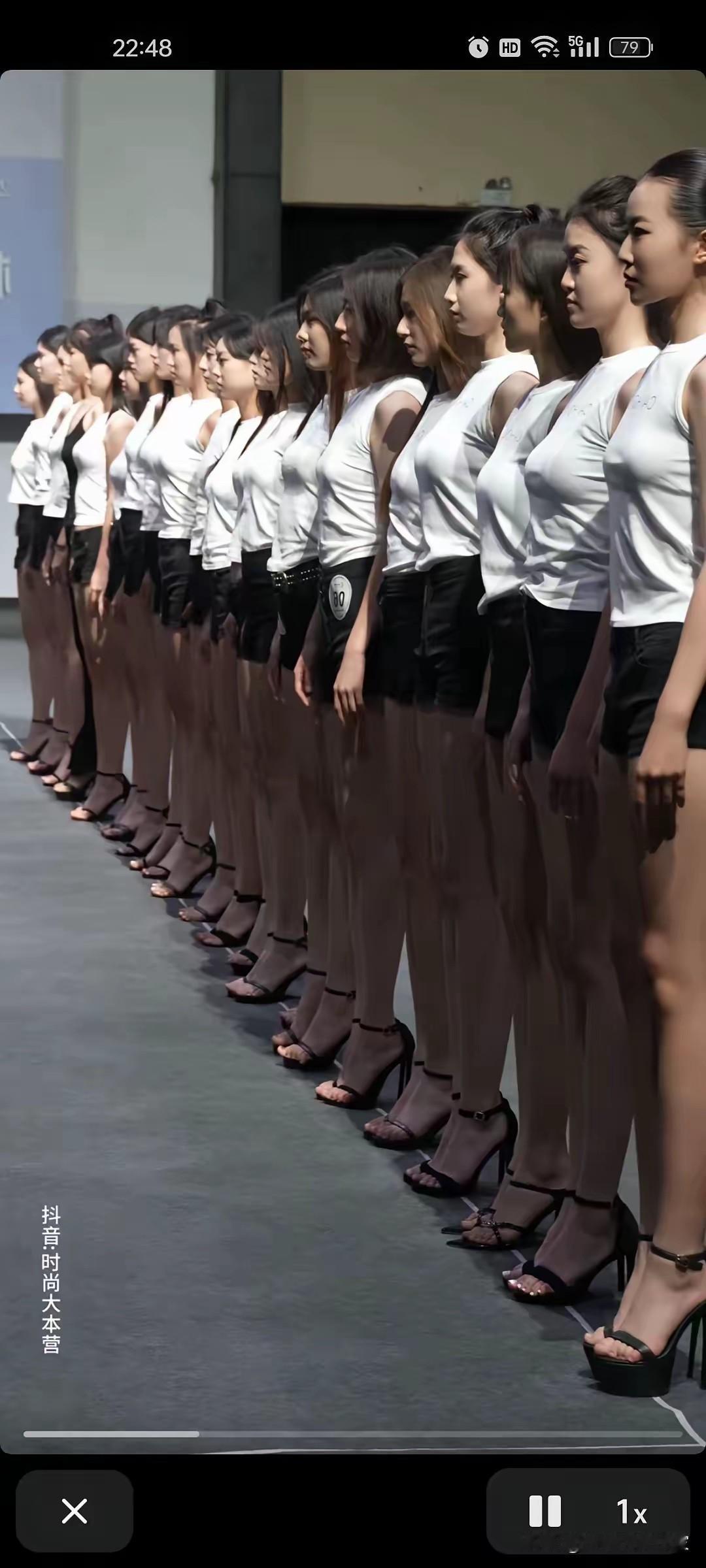 模特的选拔真的是一个“美丽的难题”！模特选拔现场汇聚了众多外形条件出众的女孩