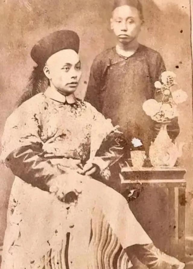 1869年，太监安德海被杀，慈禧怒喝：“敢动我的人，活腻了？”然而，当听到安德海