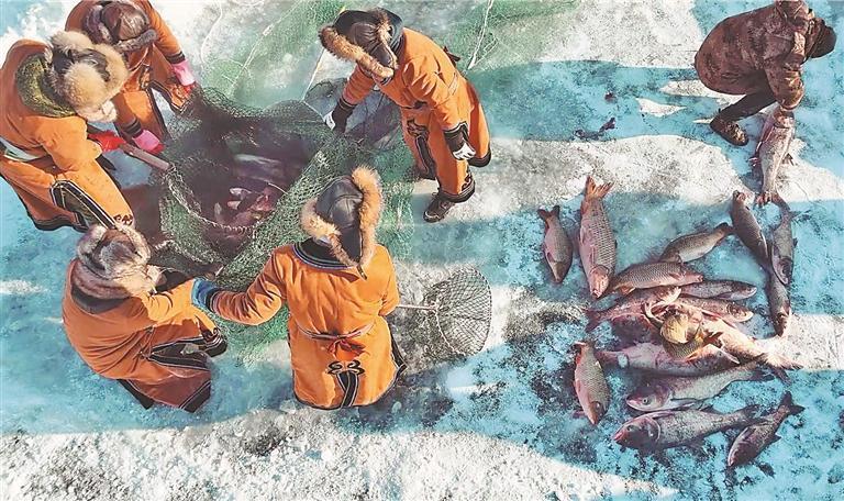 黑河象山水库 鱼跃人欢