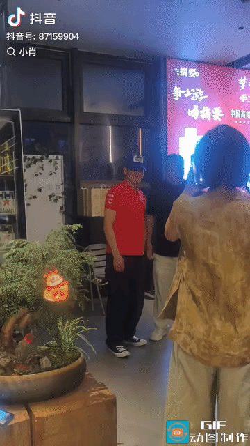 郭富城身高本来就是正常身高，整天黑人家干什么，什么1米65、1米60越黑越离谱，