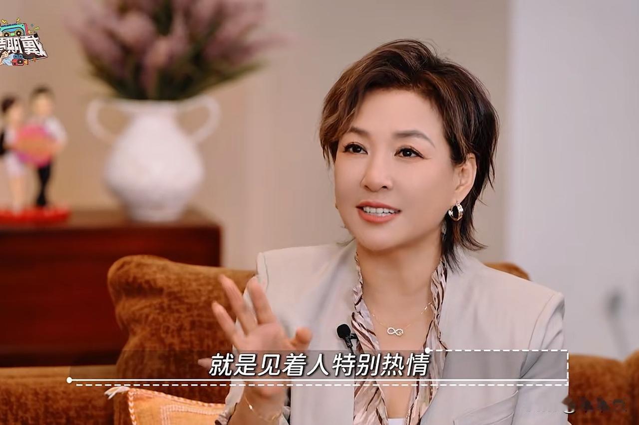 李静问闫妮：“你有试过吗？就是你看到那个人你觉得你是认识的，但是你完全想不起来。