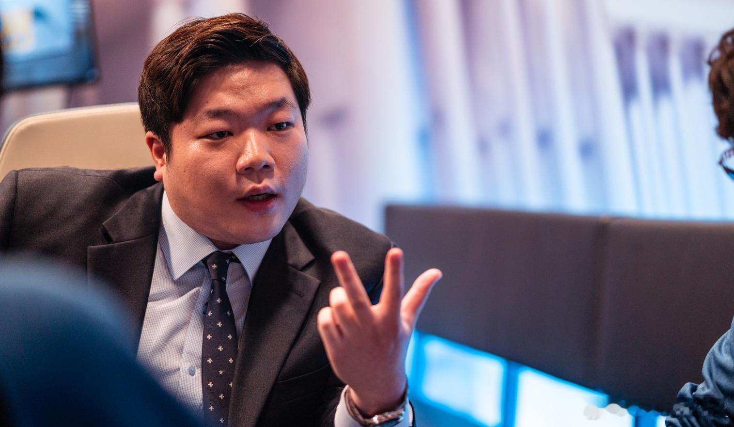 插播一条来自前LPL经理阿尧的吃瓜消息，WBG大手笔签下金晶洙，教练组由金晶洙+