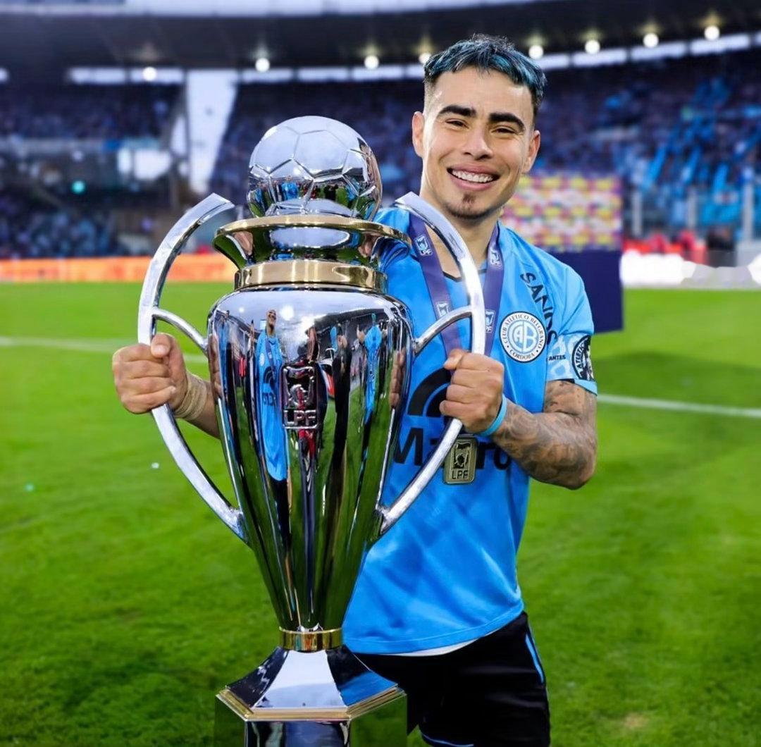 致敬梅西🇦🇷卢卡斯·萨拉维亚谈及初见梅西的那一天：“我从科尔多瓦开车去了