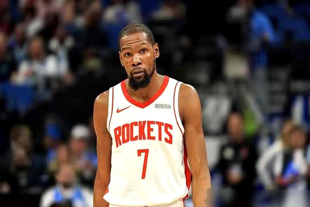 别再吹詹杜一档了，杜兰特还在封神，詹姆斯已经连空篮都上不进了。你敢信？火箭