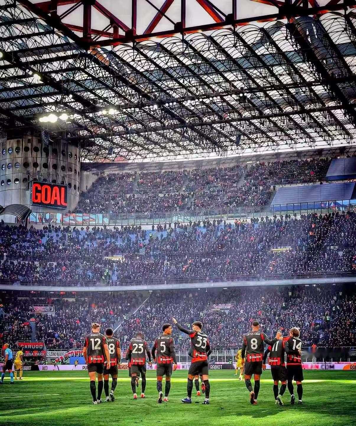 米兰争四，形势大好！米兰，53分(24场)那不勒斯，49分(24场)罗马，