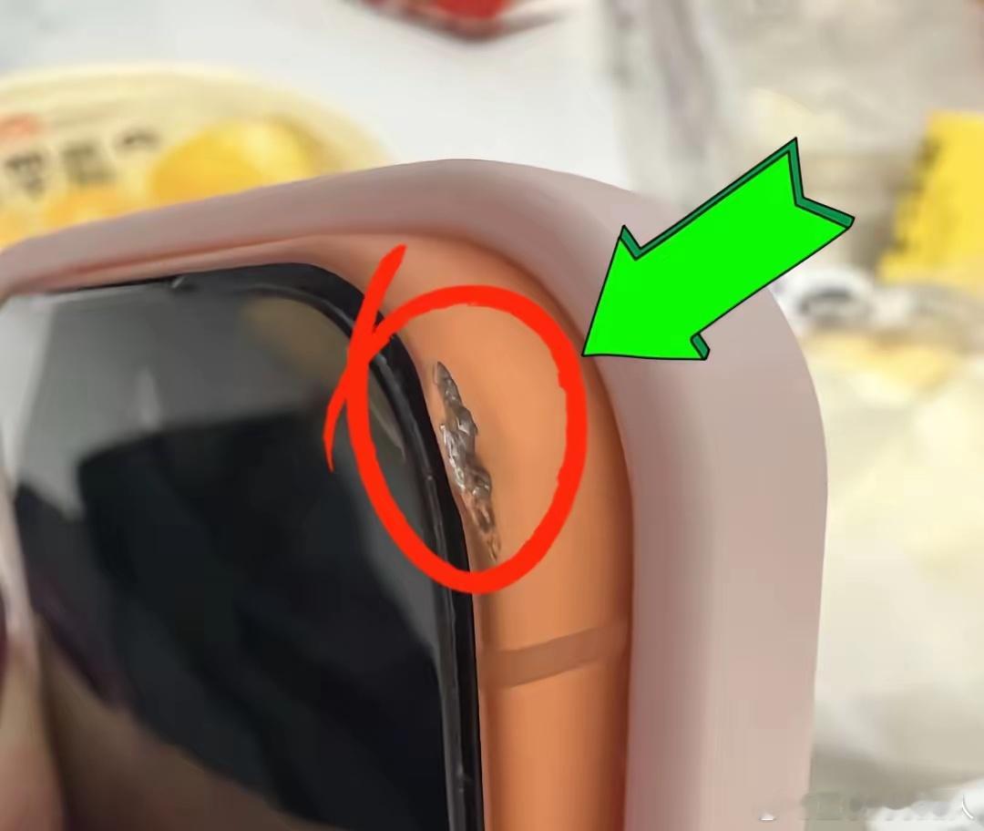 太心疼了，想死的心都有！还戴着手机套使用的，掉在地上iPhone17Pro
