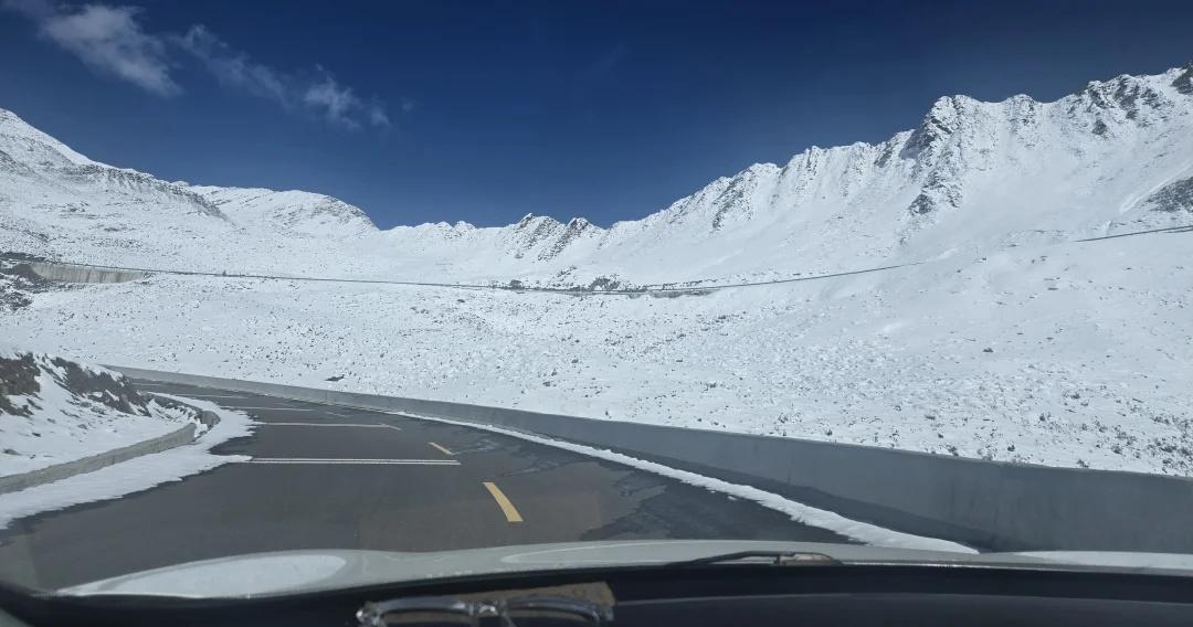 你们都去理小路堵吧！我去夹金山了4号早上成都出发，一路畅通基本没人，个人感觉比