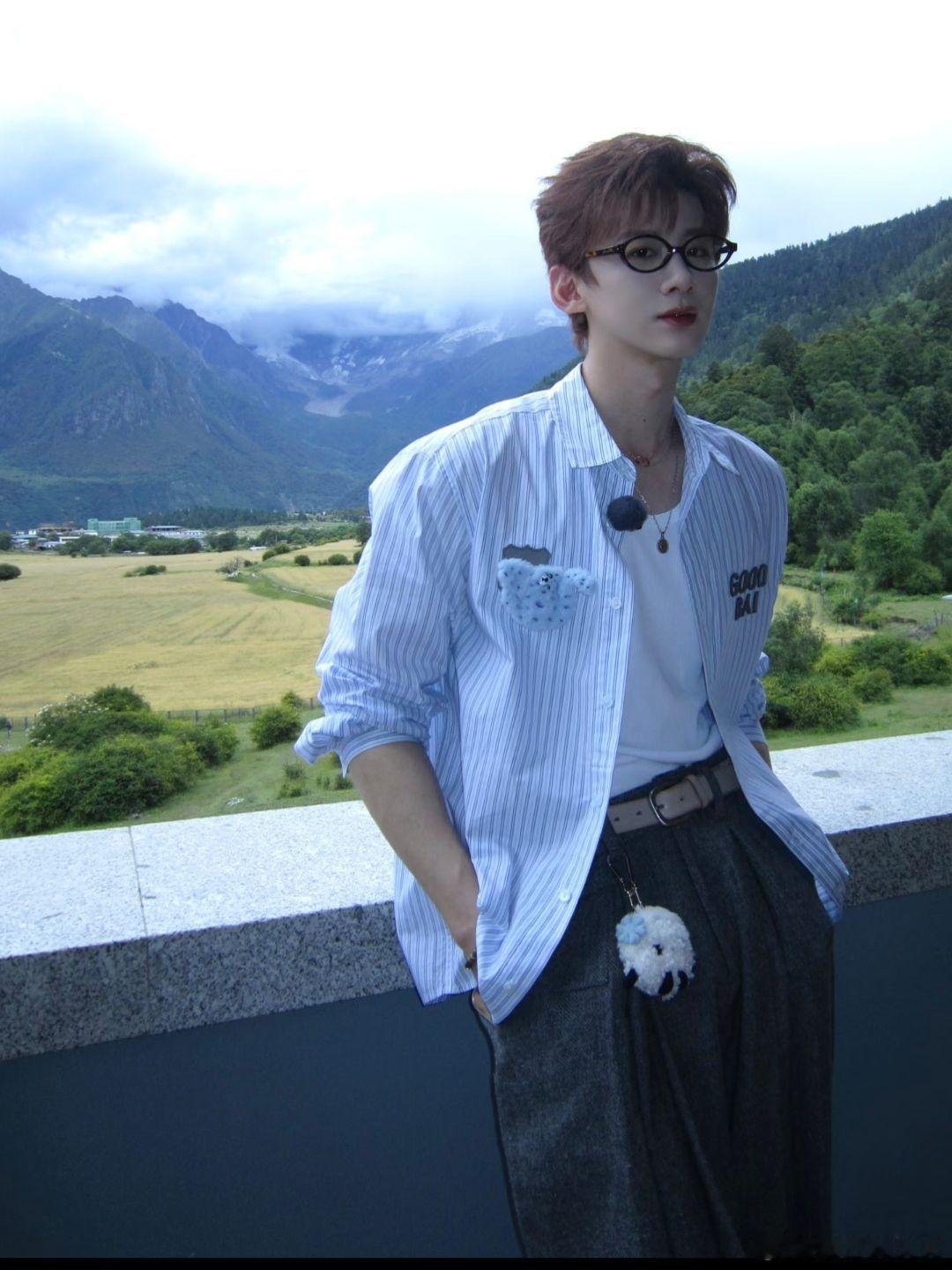 白敬亭白敬亭私服，我称之为穿搭界的天花板~