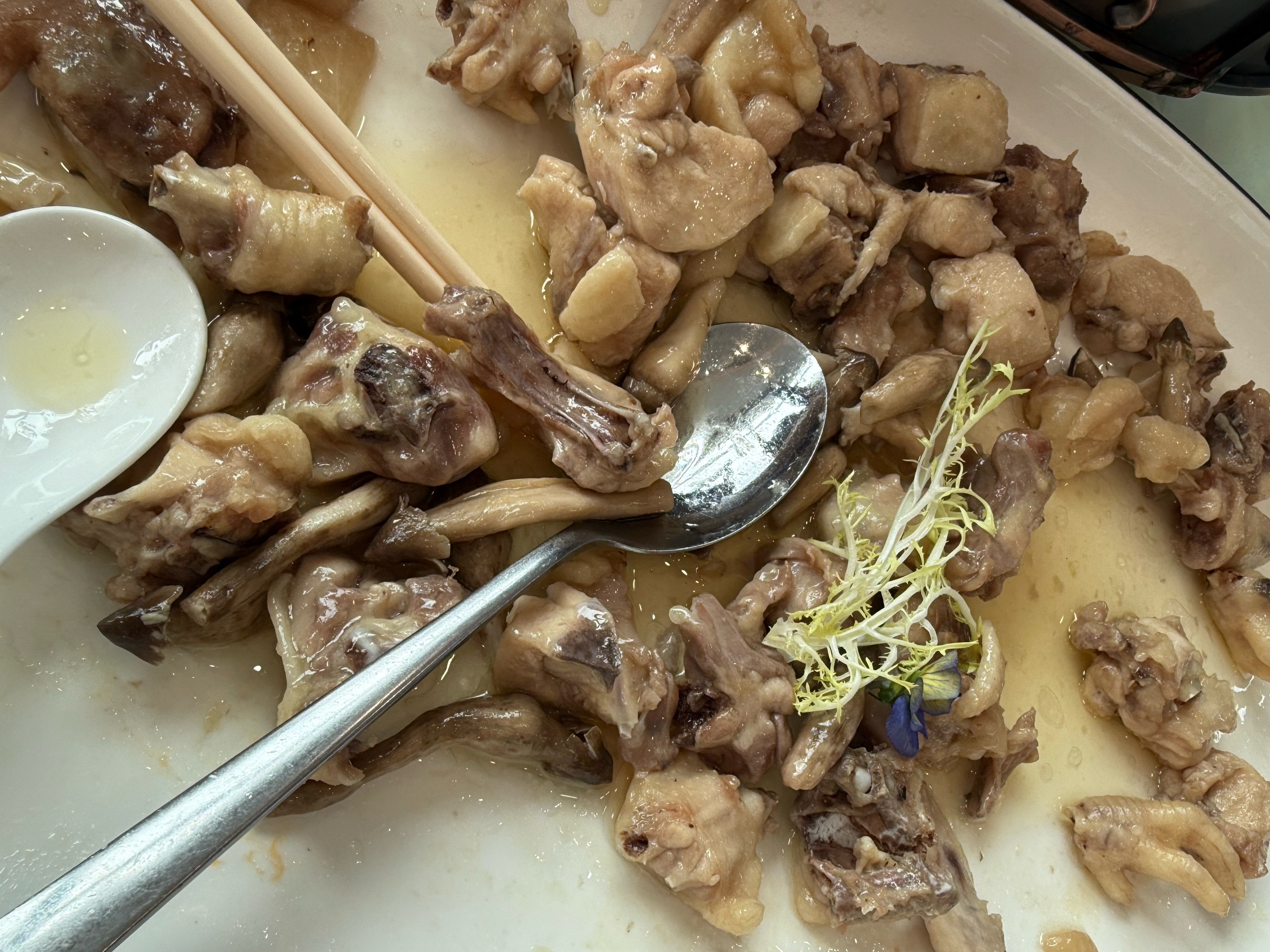 老广招呼朋友最高规格的食材，鸡也只是用来搭配味道的，这个食材大家知道是什么？​