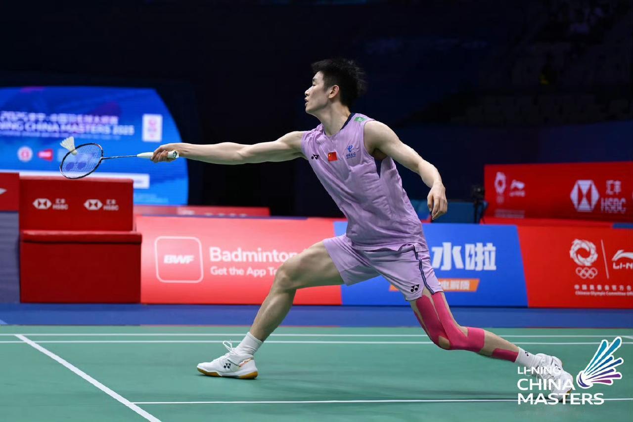 李诗沣🇨🇳加油加油[加油]！第一局李诗沣🇨🇳16-21不敌世界排名