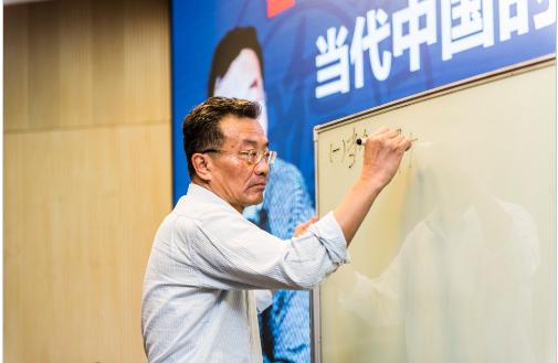 复旦大学教授王德峰再度语出惊人！他曾坦言：“我们当下重现了孙中山当年所言‘一盘散