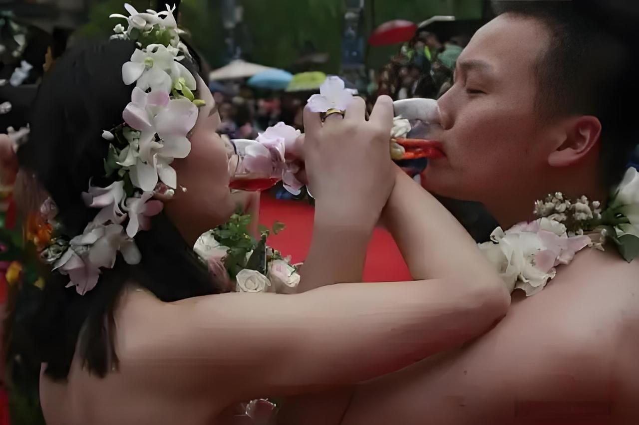 管你啥事？很多人在聊“嫁不嫁穷男生”，吵得比婆媳群还凶！我发小28岁，