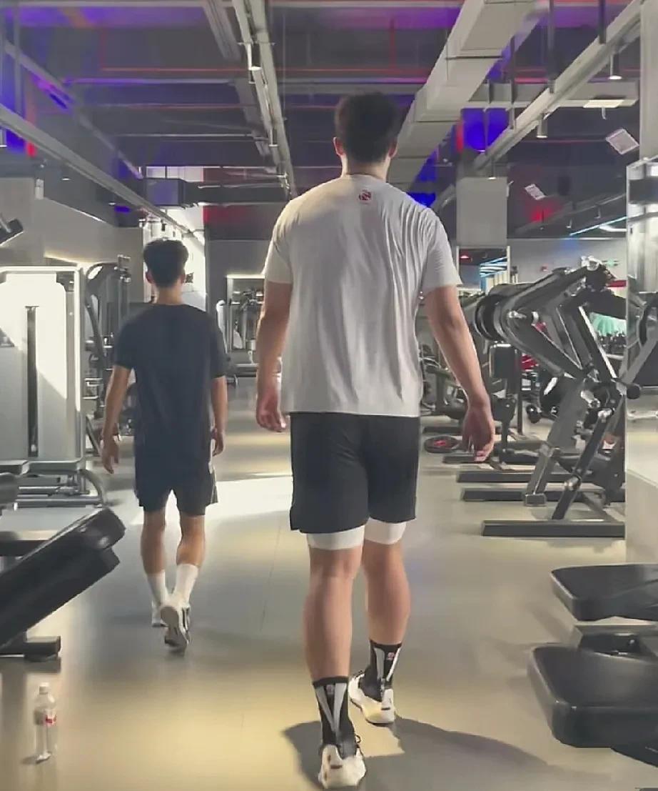 离开广东男篮咋变这样了？！这还是是他吗？CBA新赛季即将开始了，最近看到前广东