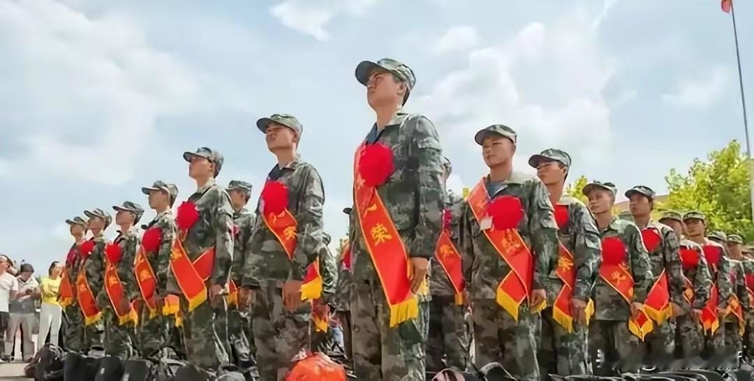 解释不清了！云南曲靖，一个00后小伙子报名应征去了火箭军的部队，体检政审都过了，
