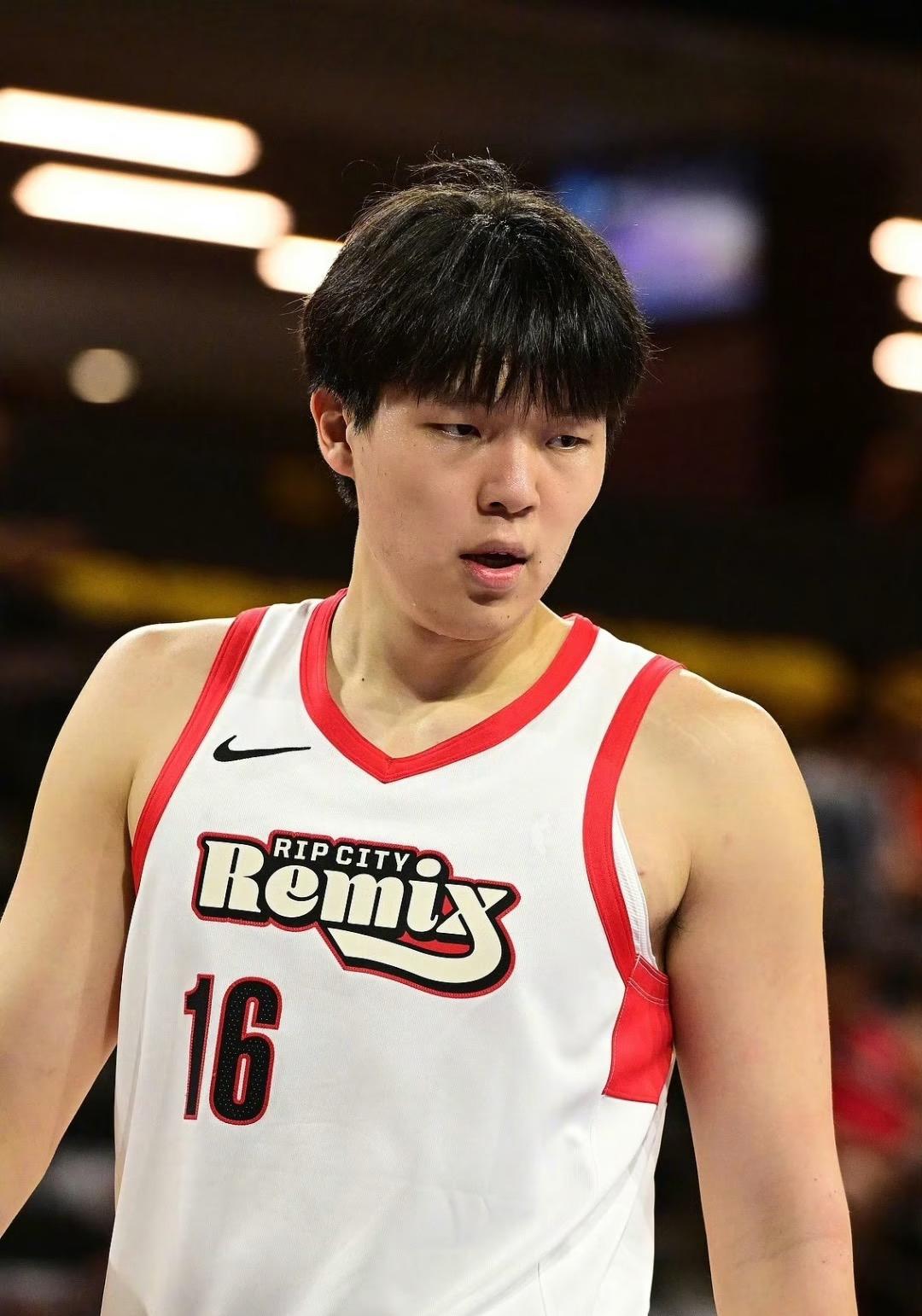 早就说了打发展联盟就跟玩一样杨瀚森21分9篮板3助攻3盖帽混音2分惜败南