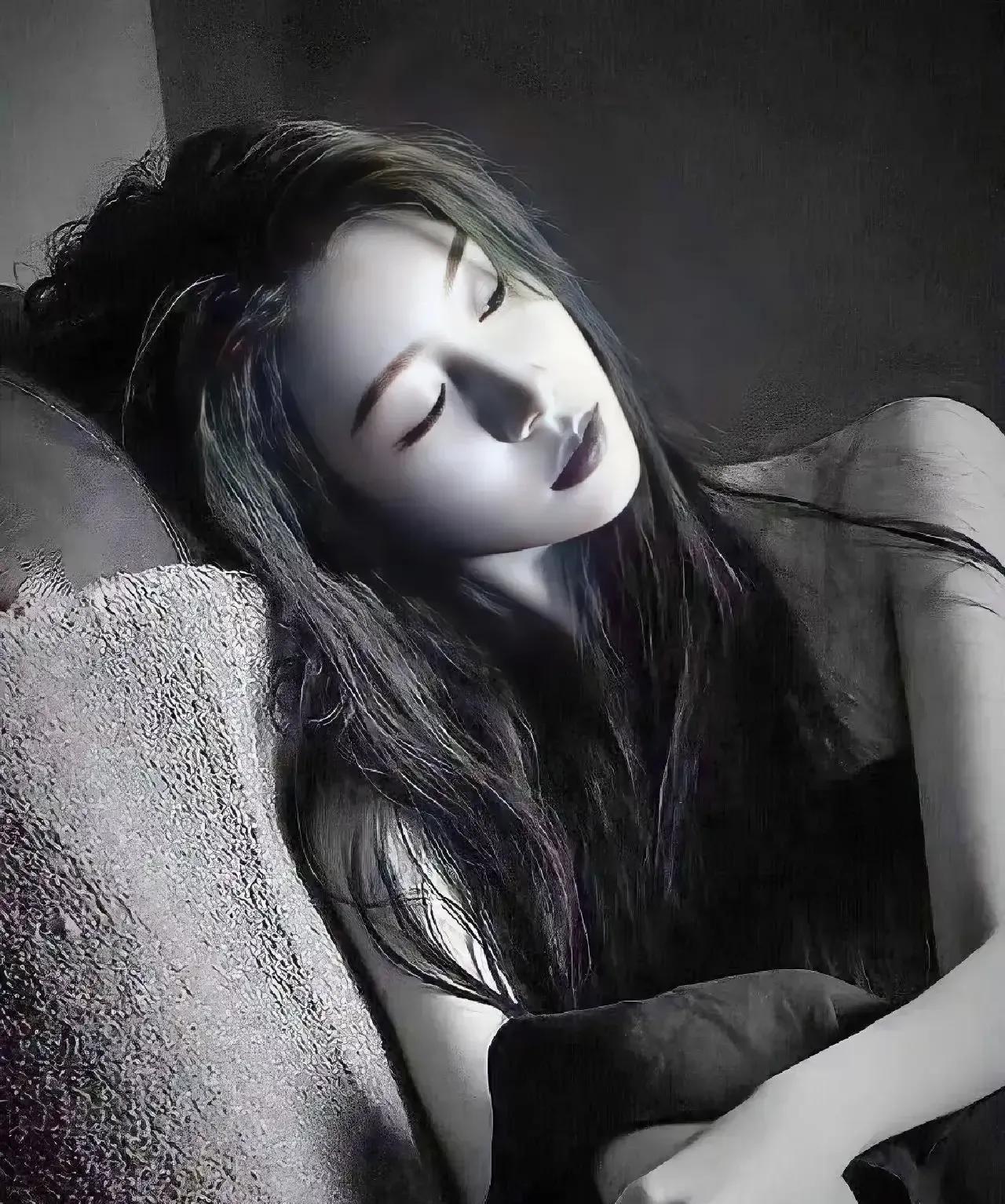 我不是对儿媳妇有意见，我觉得她的做法太过分了。儿媳妇自毕业后，一天班都没上，说