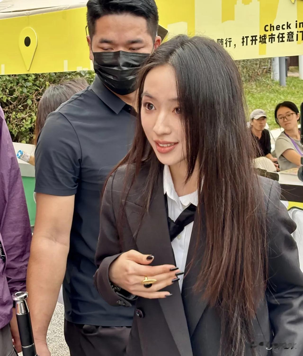 说句实话，孙乐言才是真的精神富养，因为她参加那么多次艺考，那么多趟父母陪她北京