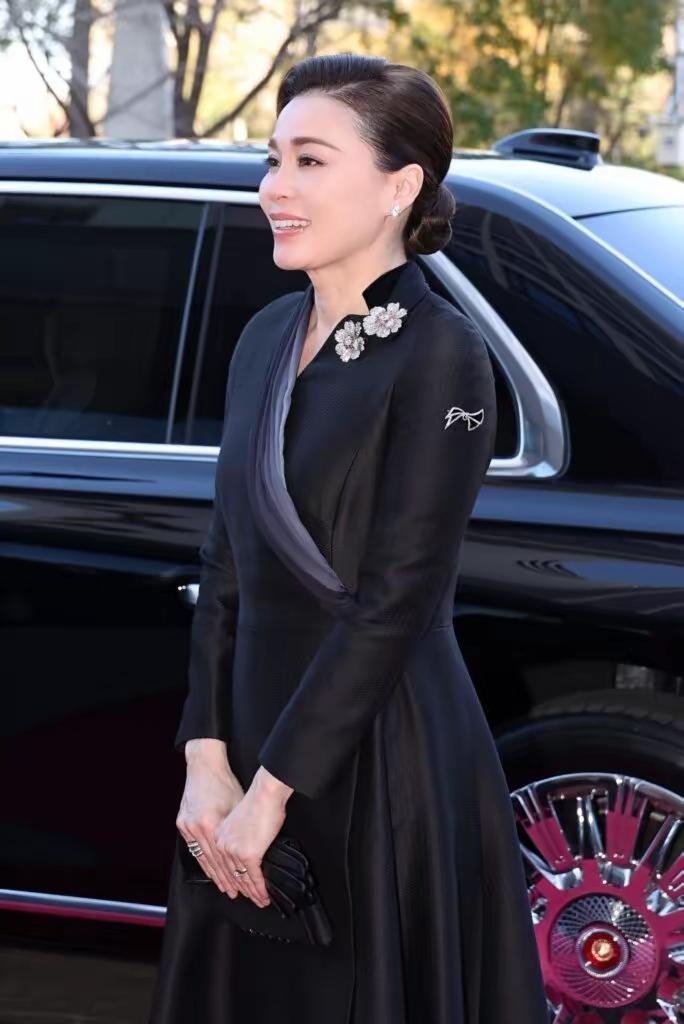 最近大家对苏提达的赞美之词不绝于耳，但是我总觉得美人也会有瑕疵！大家都说泰国