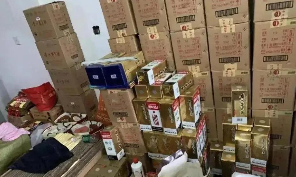 中秋节到了，去看望当企业高管的舅舅。买了四瓶一盒的酒五百多块钱，又买了些水果，饮
