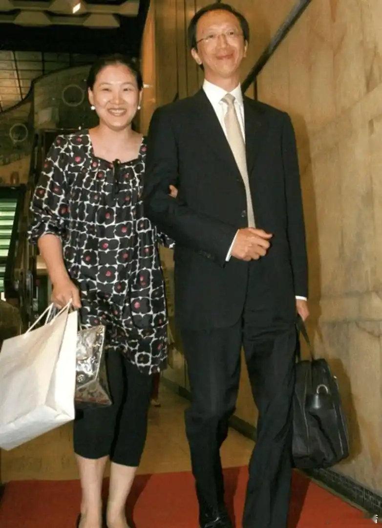 伏明霞斥巨资7000万买香港豪宅，同小区已经购入两套，与张学友还是邻居​