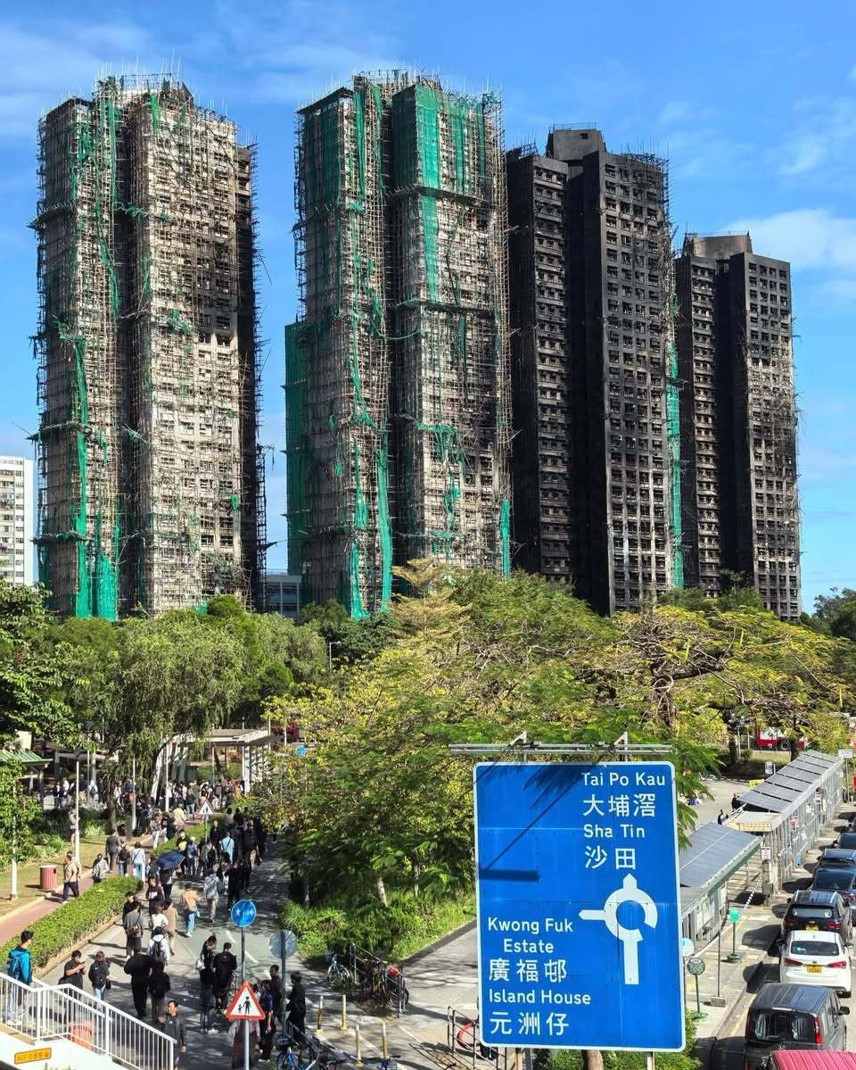 火灾后，满目疮痍！香港大埔宏福苑五级火酿成至少146人死亡，83人受伤。今日（3