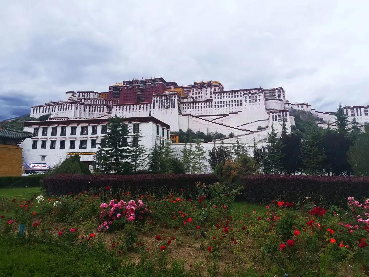 如果评选中国最佳旅游胜地，你认为这三个地方是绝对的前三吗？最近几年，自驾游跑遍