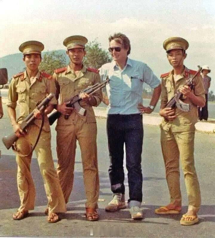轻武器20世纪80年代越南警察使用的武器种类繁多，包括M79