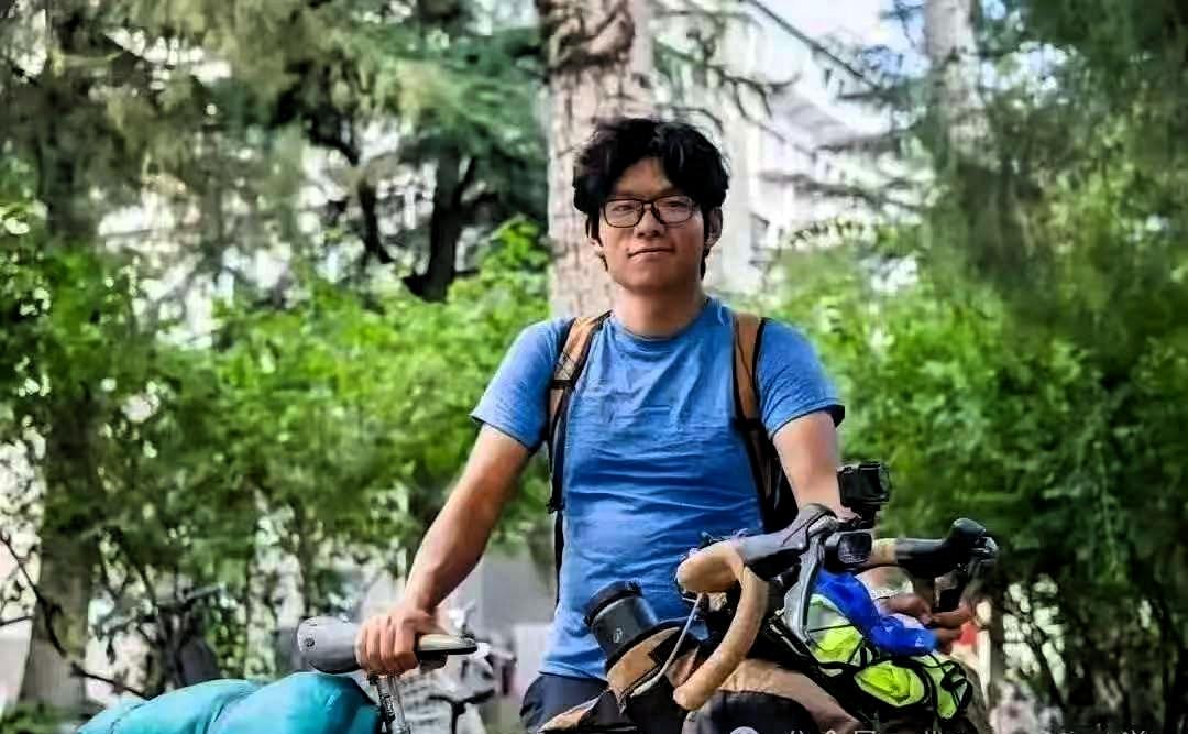 “真虎啊！”19岁昆明小伙考上了北京的大学，但他没有坐飞机，也没有乘高铁，更没有