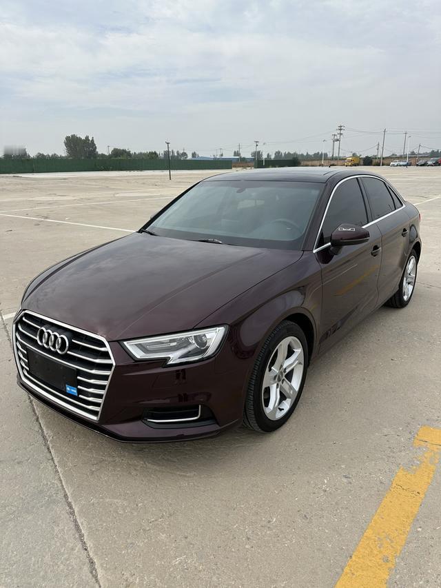 作为一名常年关注二手车的从业者，我可以很肯定地说：买二手车不仅不丢人，反而是当下