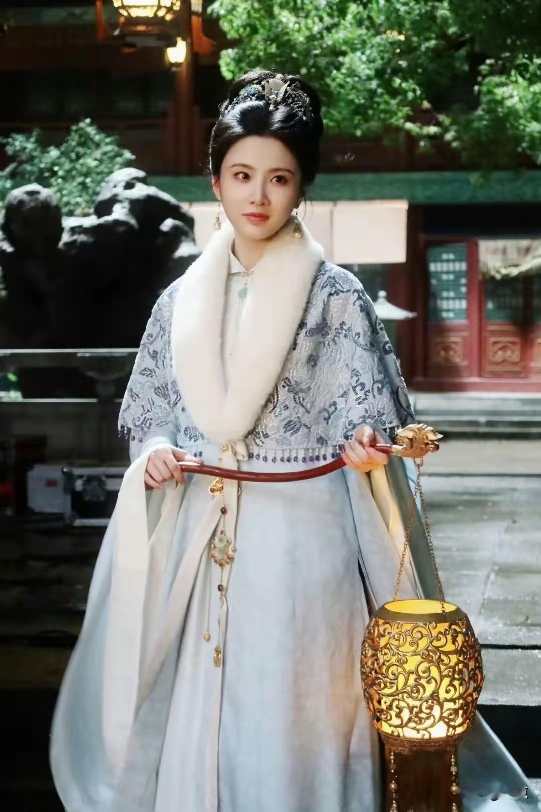 张慧雯张慧雯的古装一出场，就会让人自然而然想起唐诗宋词、唐乐宋韵、明礼制。她的古